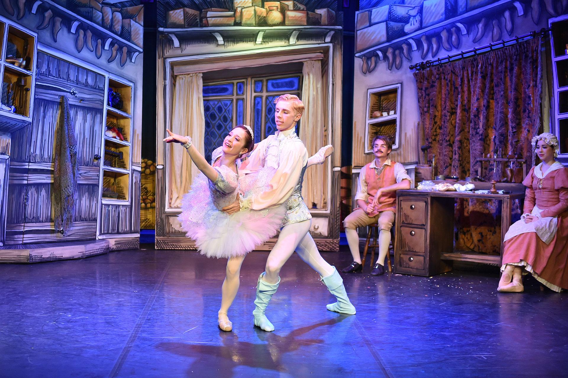 Princess Pearl and Prince Edward try out their amazing new shoes