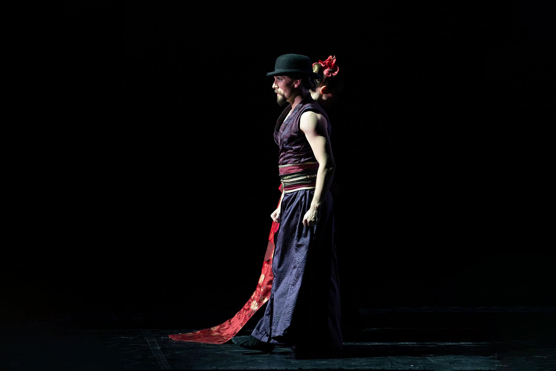 The Mayor wears a bowler hat to ingratiate himself to the Americans