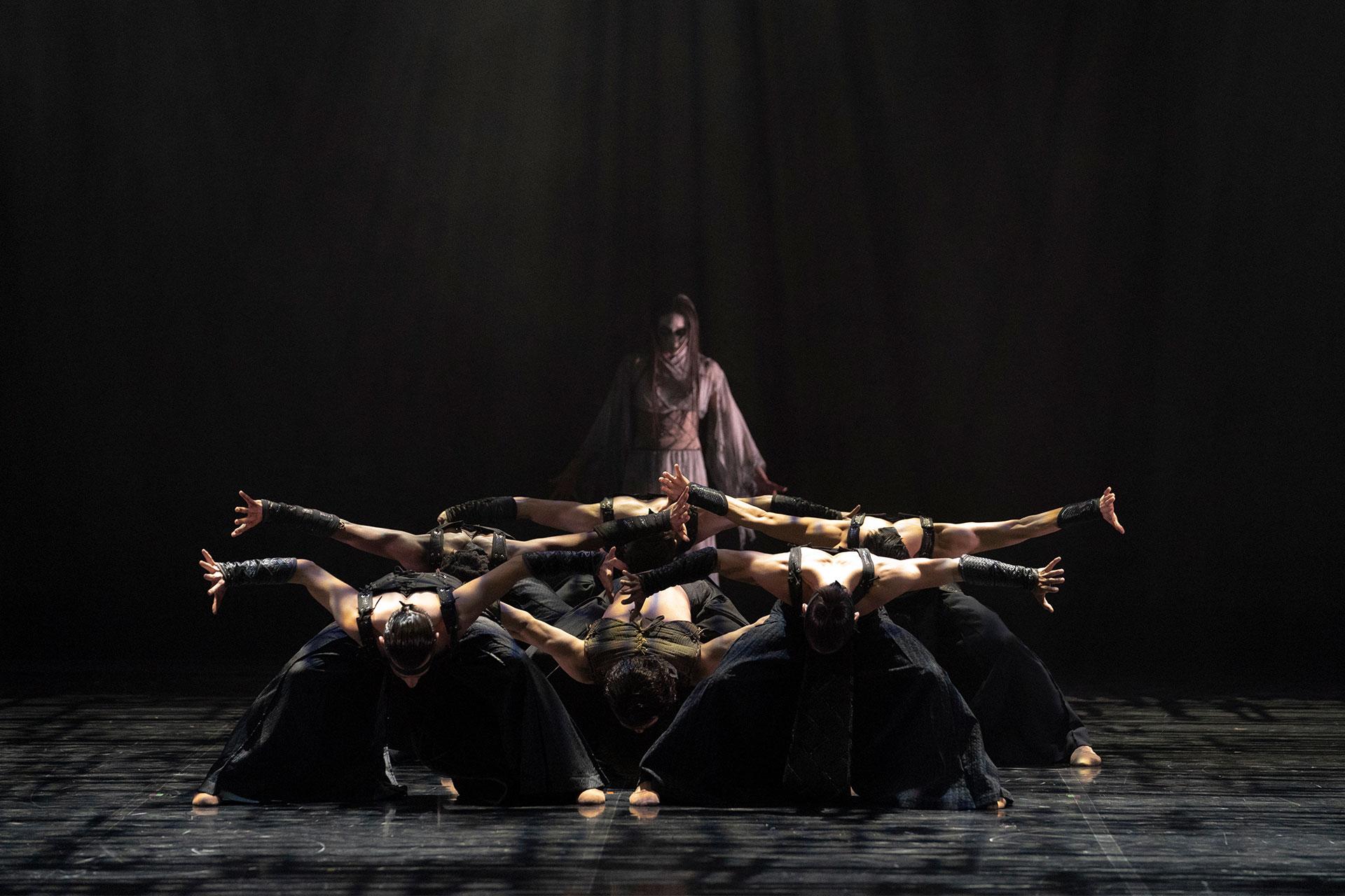 Geisha. production, 2020, Minju Kang as Okichi and Northern Ballet dancers as samurai, photo Emma Kauldhar The spirit of Okich incites the living samurai to carry out her revenge