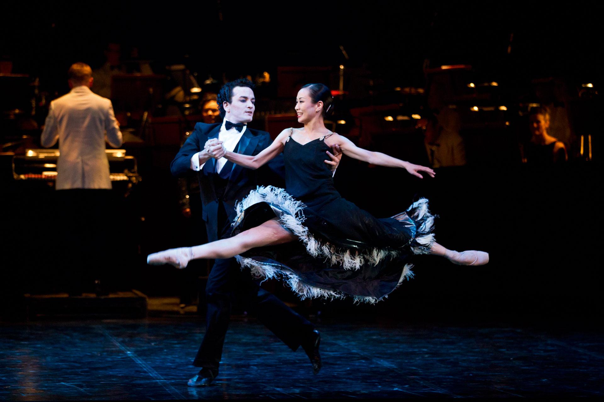 Keiko Amemori support in grand jete by Javier Torres