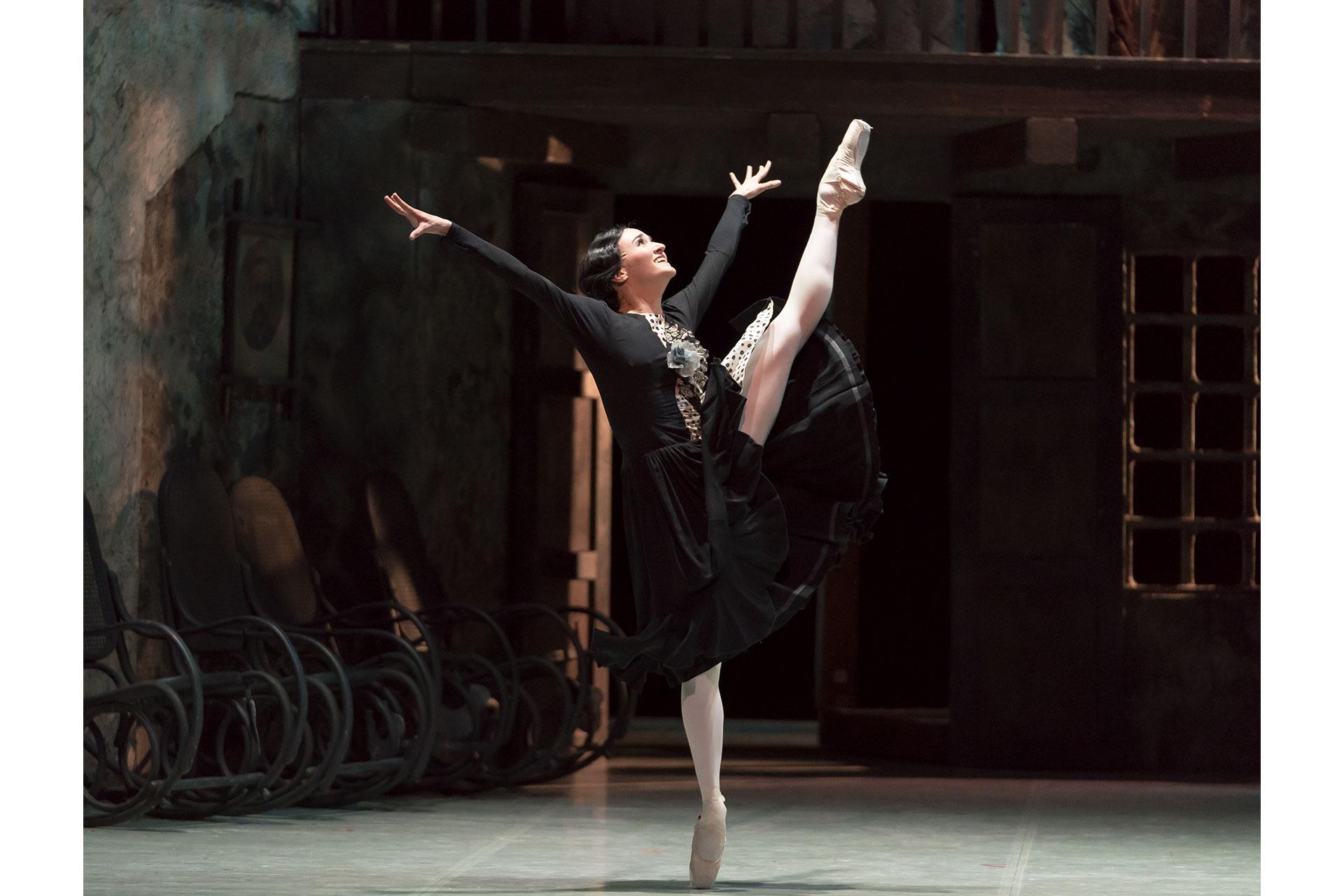 Dreda Blow in Las Hermanas