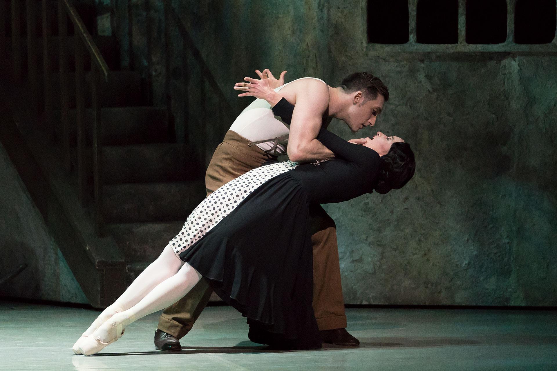 MacMillan, Las Hermanas, production, 2017, Dreda Blow and Giuliano Contadini, photo Emma Kauldhar Dreda Blow and Giuliano Contadini in Las Hermanas