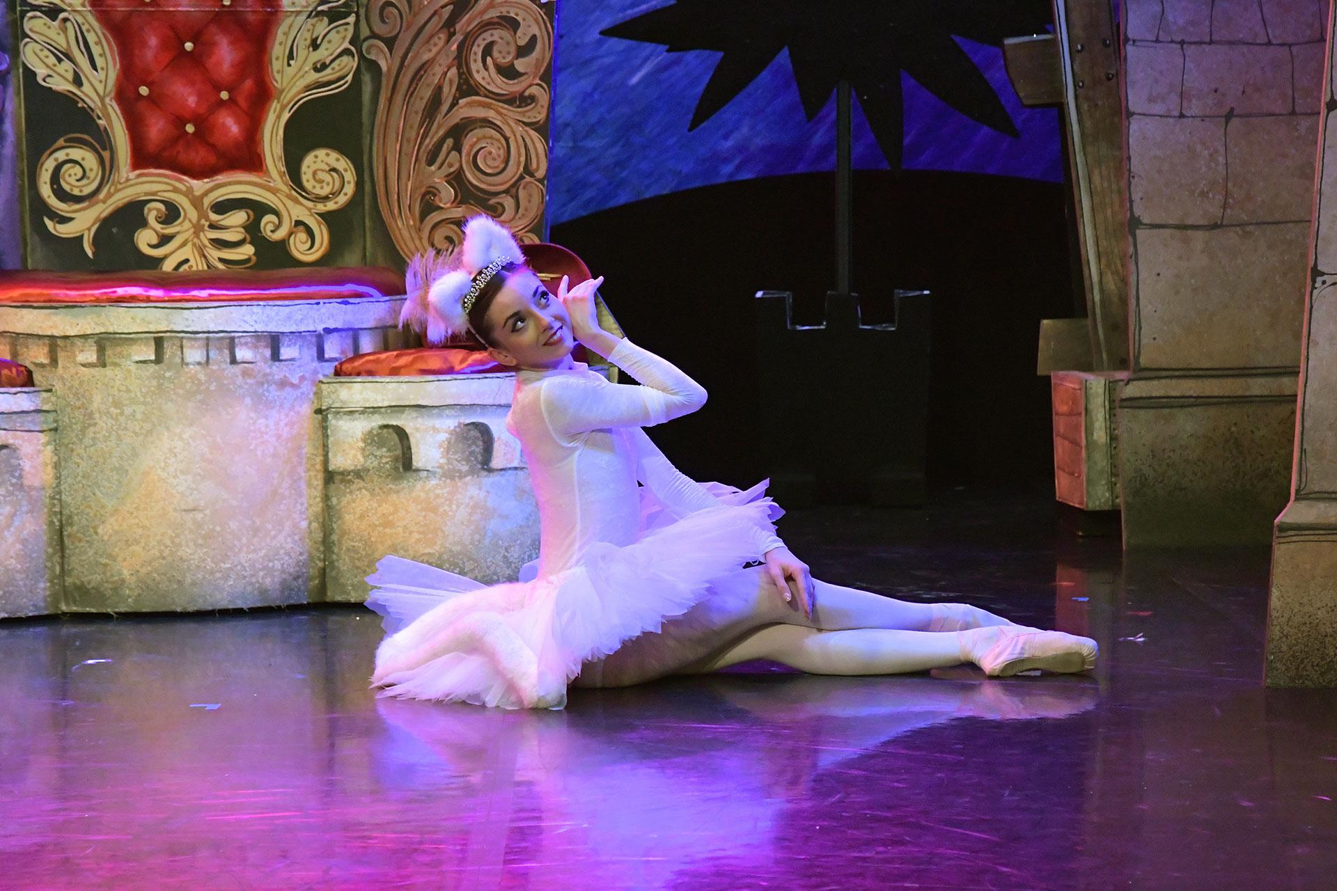 Penelope Purr cleans herself