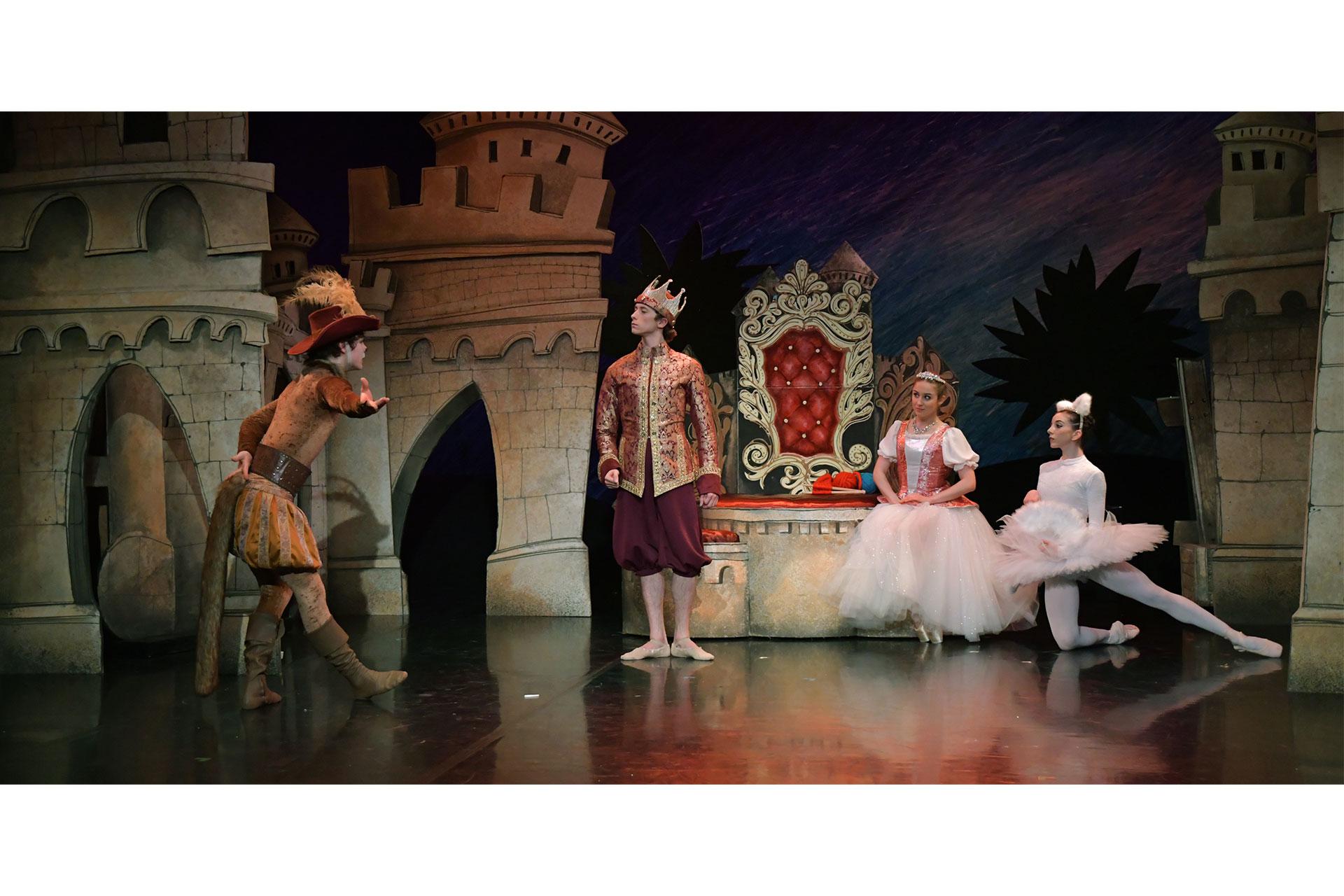 In the Court of King Kasper, Puss in Boots meets the monarch