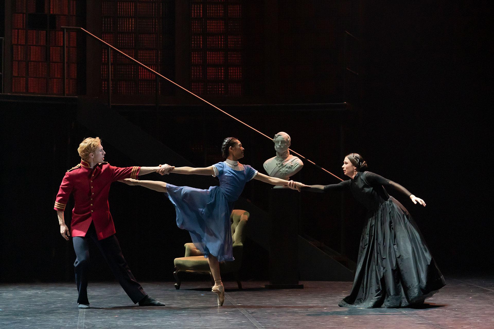 The young Princess Beatrice is torn between her love for Liko and her duty to her mother